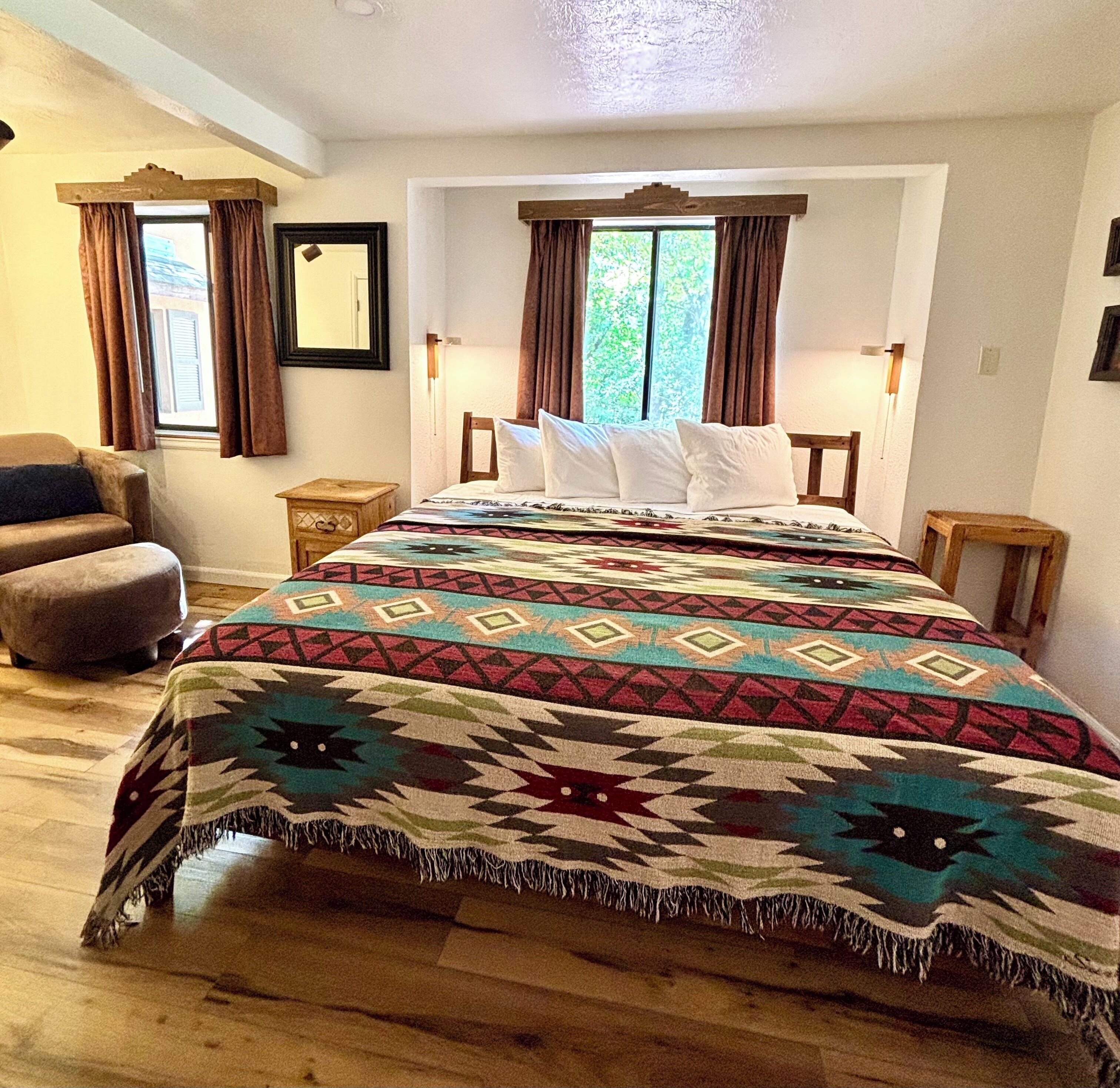 Deluxe Double Room, 1 King Bed, Private Bathroom | Laptop workspace, WiFi (free), individually furnished, bed sheets