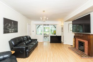 Living area - 6 bedroom house near Edgbaston Stadium (Birmingham)