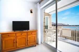 公寓, 2 间卧室, 阳台, 海滩景观 | 客房内用餐