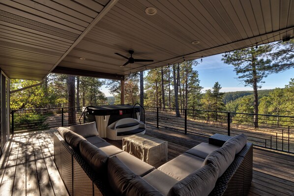 Terrace/patio - Hottub, patio lounging, WiFi game table, and most important- amazing view! (Black Hawk)