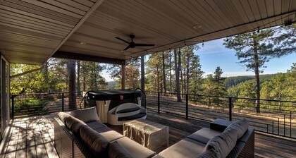 Hottub, patio lounging, WiFi game table, and most important- amazing view!