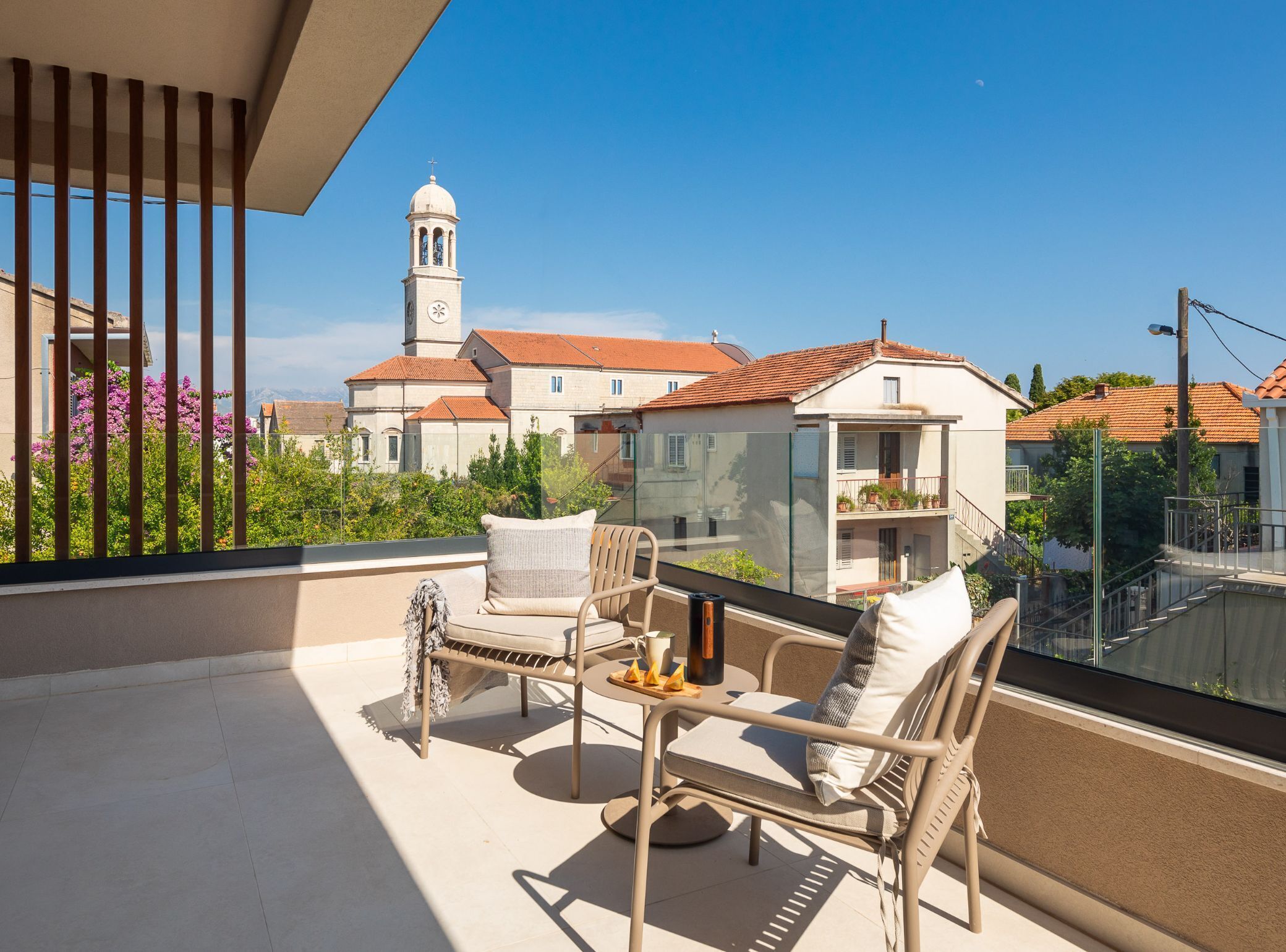 Villa (Four Bedroom Villa with Pool) | Balkon