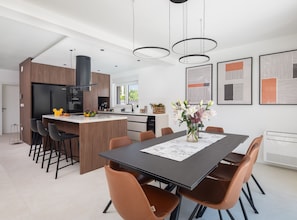 Vila (Four Bedroom Villa with Pool) | Sala de jantar