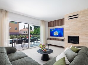Villa (Four Bedroom Villa with Pool) | Living room | 32-inch flat-screen TV with satellite channels - Villa Prima Lux (Kastela)