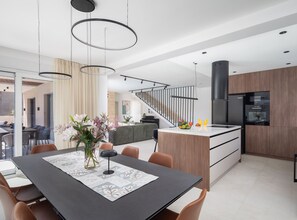 Villa (Four Bedroom Villa with Pool) | Salle à manger