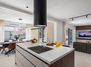Vil·la (Four Bedroom Villa with Pool) | Cuina privada | Frigorífic