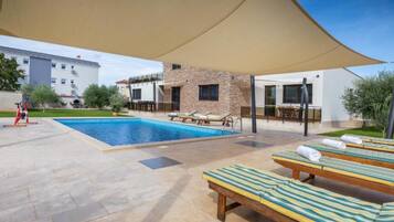 Villa (Four bedroom villa) | Außenpool