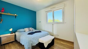 5 bedrooms, WiFi, bed sheets