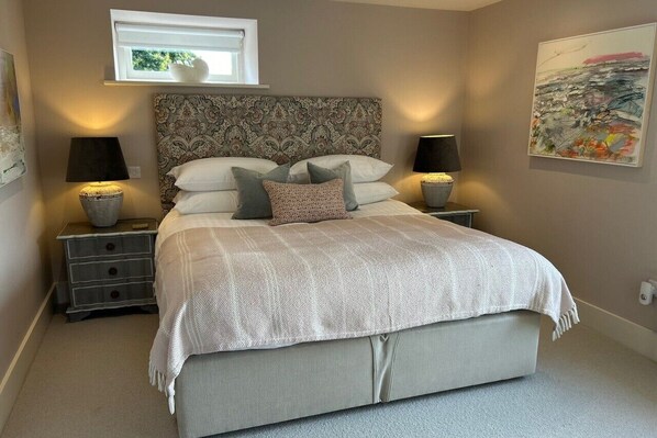 7 bedrooms, iron/ironing board, WiFi, bed sheets