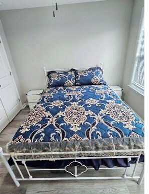 3 bedrooms, WiFi, bed sheets - Come, feel home away from home. (Crawfordville)