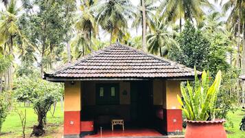 Deluxe Cottage, Patio | 1 bedroom, blackout drapes, soundproofing, rollaway beds