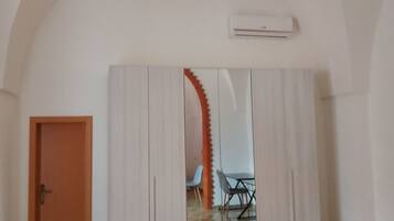 Doppia Comfort, balcone | Una scrivania, postazione laptop, Wi-Fi gratuito