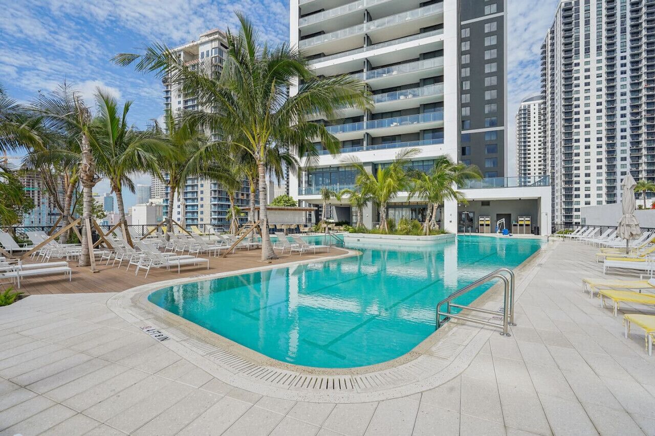 Een verwarmd zwembad