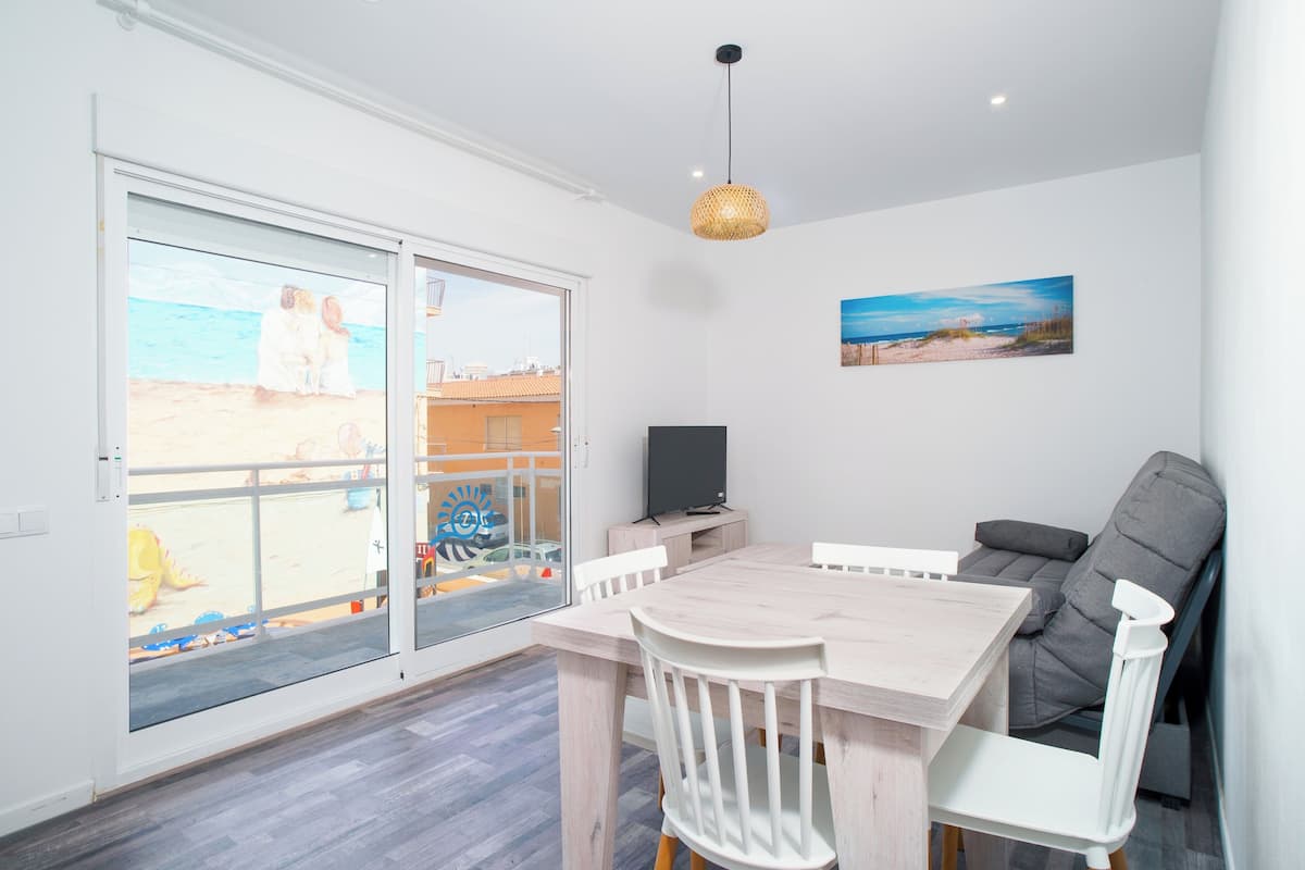 Apartment, 3 Bedrooms, Balcony, City View | Living area