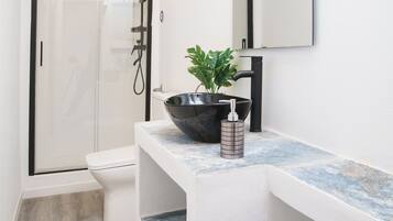Apartment, 3 Bedrooms, Balcony, Park View | Bathroom