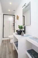 Apartamento, 3 habitaciones, balcón, vistas al parque | Baño