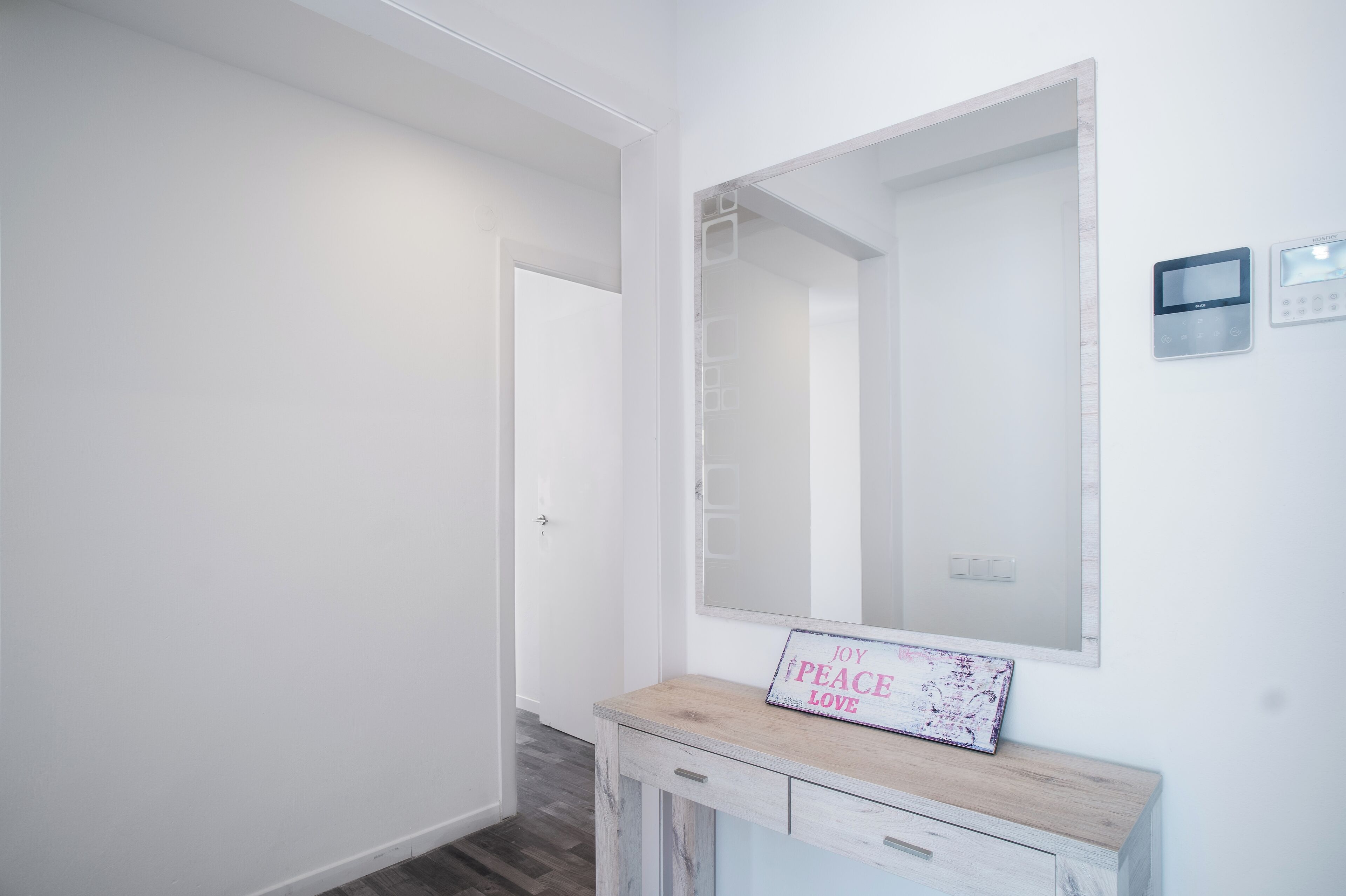 Apartamento, 3 habitaciones, balcón, vistas a la ciudad | Zona de estar | Una televisión de pantalla plana