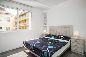 Family Apartment, 3 Bedrooms, Balcony, City View | 3 bedrooms, iron/ironing board, free WiFi, bed sheets - Ecos del Mar (Peniscola)