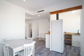 Apartemen, 3 kamar tidur, balkon, pemandangan kota | Area keluarga | TV layar datar