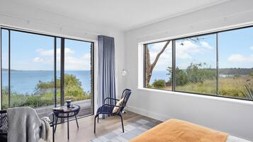 5 bedrooms, desk, iron/ironing board, free WiFi