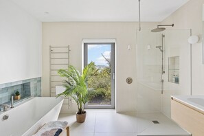 Dusche, Handtücher, Seife, Toilettenpapier