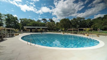 Kolam renang terbuka