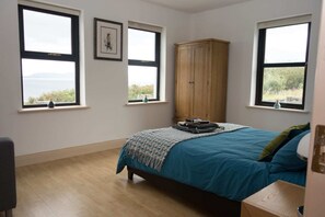 3 makuuhuonetta, silitysrauta/-lauta, Wi-Fi, vuodevaatteet