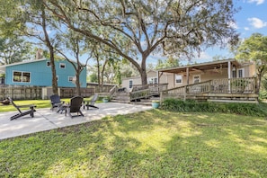 Terrace/patio - Suwannee River Vaca! - Boating, Fishing, Canoeing, Paddle Boarding and much more (Branford)