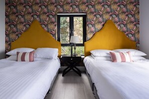 5 bedrooms, iron/ironing board, free WiFi, bed sheets - Pandora's Cottage: Experience a Luxurious Irish Escape with Tranquility Ireland (Omeath)