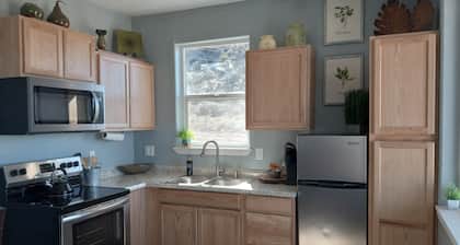 New, luxurious, amazing view, Moose Cabin