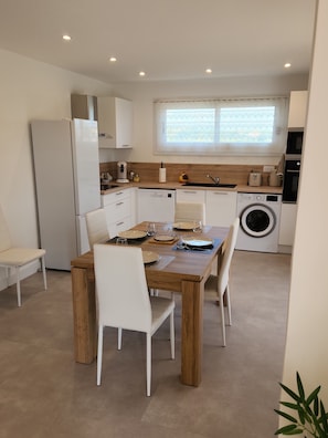 Fridge, microwave, oven, stovetop - Coquet 3 Pièces vue mer (Cagnes-sur-Mer)