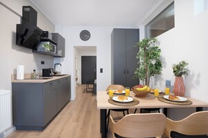 Deluxe Apartment, 1 Bedroom | Private kitchen