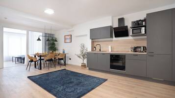 Superior Apartment, 3 Bedrooms, Patio | Dapur peribadi