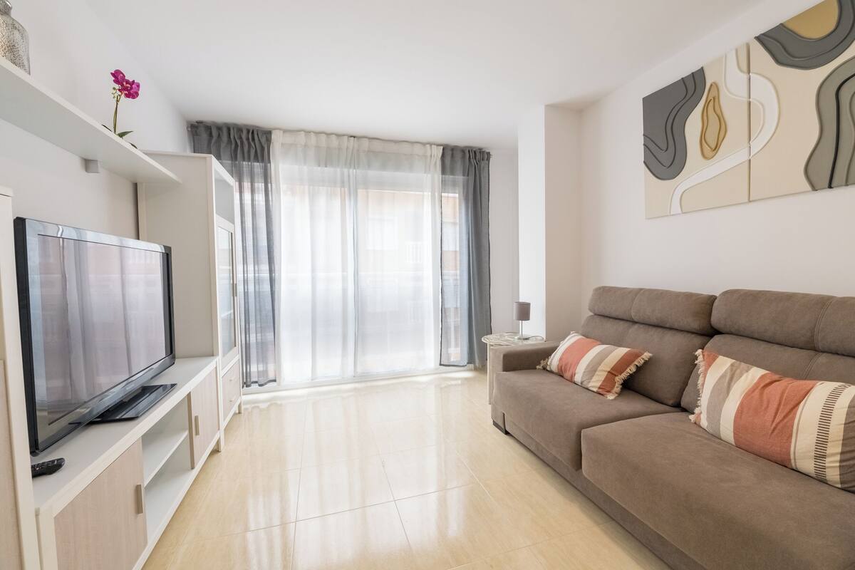 Basic Apartment, 2 Bedrooms, 2 Bathrooms | Living area | 40-inch flat-screen TV with cable channels