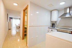 Basic Apartment, 2 Bedrooms, 2 Bathrooms | Private kitchen