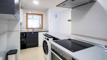 Apartemen Kota, 2 kamar tidur, Bebas Asap Rokok, 2 kamar mandi | Dapur pribadi | Lemari es, microwave, oven, dan kompor