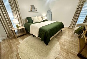 4 bedrooms, desk, WiFi, bed sheets