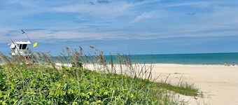 Newly Renovated 4-bedroom Oasis with Private Pool & Hot-tub- Minutes to Beaches