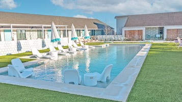 Seasonal outdoor pool