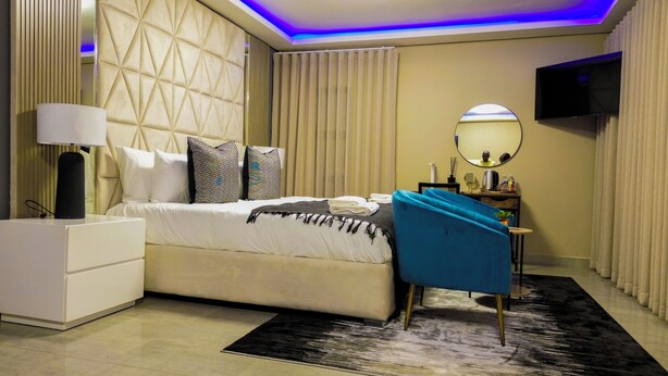 Desk, laptop workspace, blackout curtains, iron/ironing board - Mercy boutique hotel (Thulamela)
