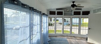 Charming one bedroom cottage with AC, WiFi in fantastic Fort Myers Beach