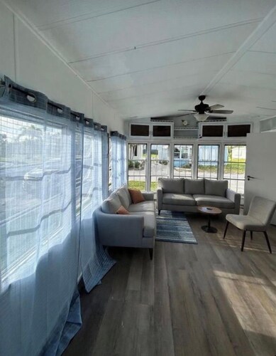 Charming one bedroom cottage with AC, WiFi in fantastic Fort Myers Beach