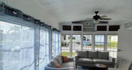 Charming one bedroom cottage with AC, WiFi in fantastic Fort Myers Beach