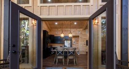 The Glass Cabin in Murphy NC - Hot Tub, Indoor & Outdoor Fireplaces & Fiber WiFi