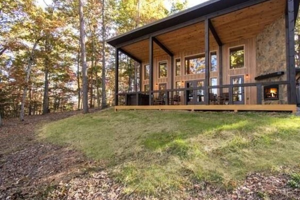 Welcome to The Glass Cabin! A luxe cabin with a Hot Tub & outside fireplace.