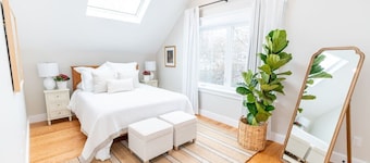 Starlight: Gorgeous 2 BR, Close to Yale & Downtown