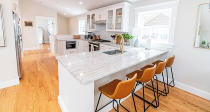 Starlight: Gorgeous 2-bedroom, Skylights, Close to Yale & Downtown New Haven