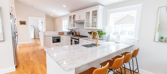 Starlight: Gorgeous 2-bedroom, Skylights, Close to Yale & Downtown New Haven