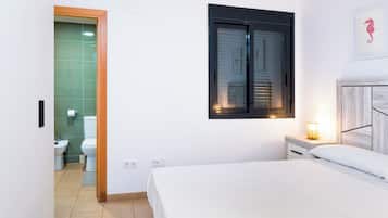 2 kamar tidur, setrika/meja setrika, dan Wi-Fi gratis