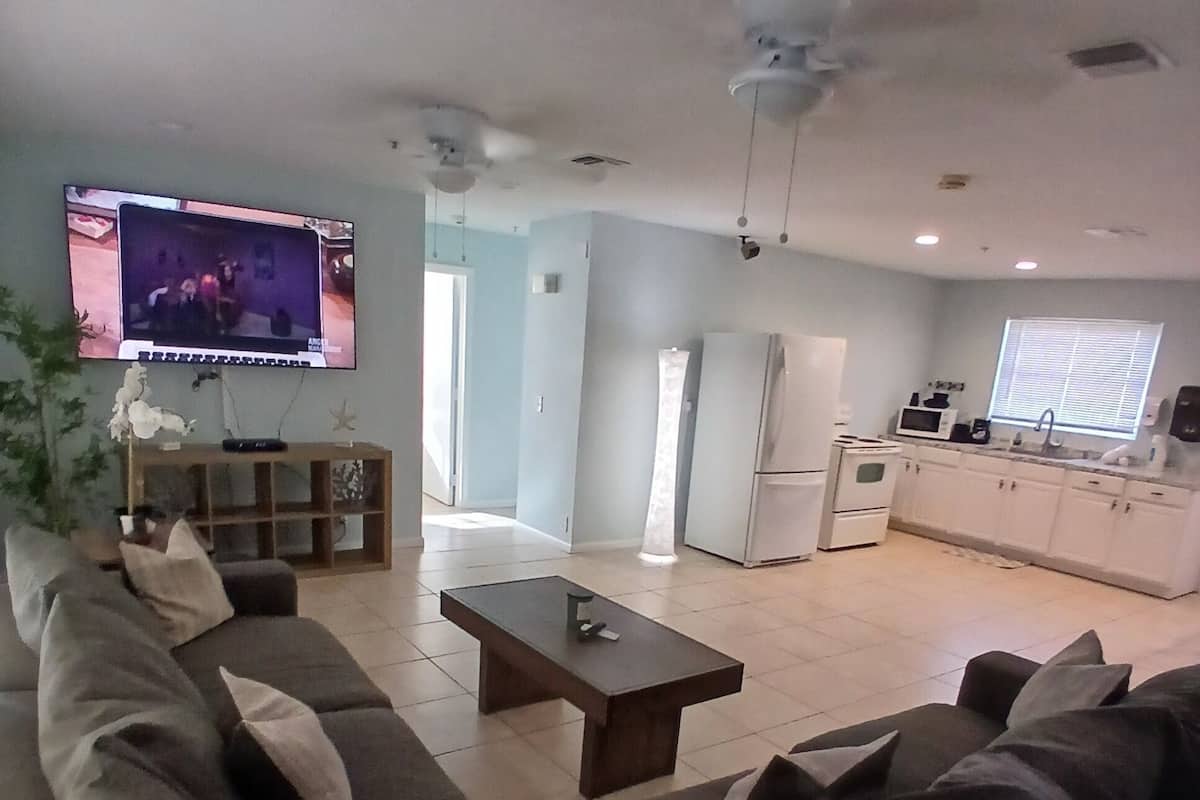 Superior Suite | Living area | Flat-screen TV